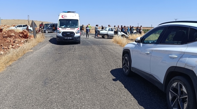 Şanlıurfa'da iki araç çarpıştı: 10 yaralı