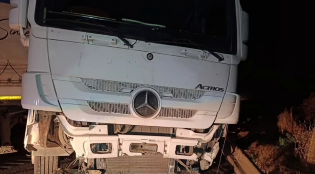 Şanlıurfa'da Tır Otomobile Çarptı:1 Yaralı