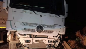 Şanlıurfa'da Tır Otomobile Çarptı:1 Yaralı