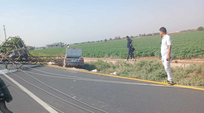 Harran'da Otomobil Şarampole Uçtu, Direğe Çarptı