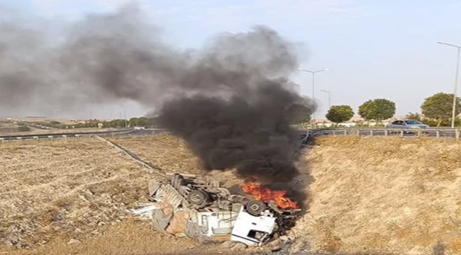 Hilvan Yolunda Şarampole Yuvarlana Tır Yandı 