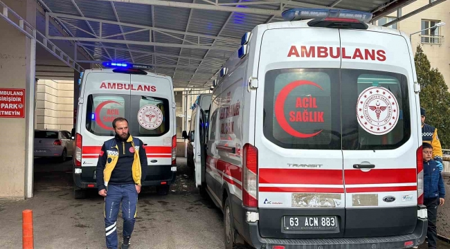 Şanlıurfa'da Otomobil Traktörü Çarptı, 1 Ölü, 2 Yaralı