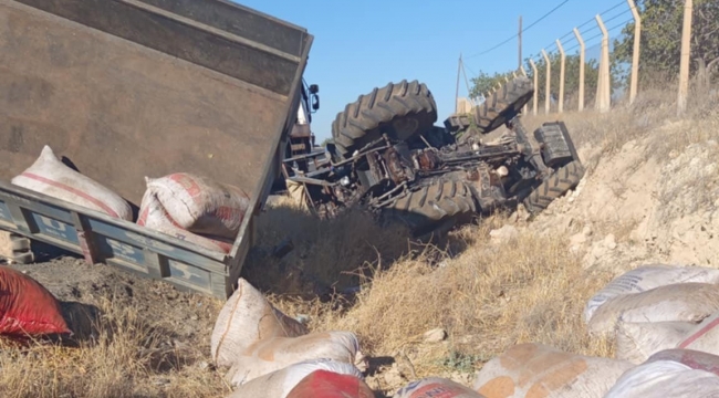 Birecik'te Korkutan Kaza: Fıstık Yüklü Traktör Devrildi