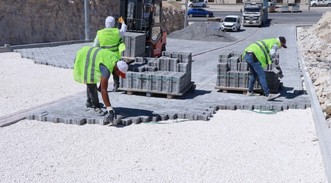 Haliliye'de Parke Taşı Çalışmalarıyla Yollar Yenileniyor