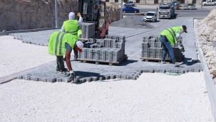 Haliliye'de Parke Taşı Çalışmalarıyla Yollar Yenileniyor