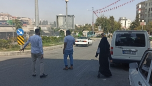 Haliliye'de Sokak Ortasında Otomobil Yangını: Neyse ki Can Kaybı Yok!