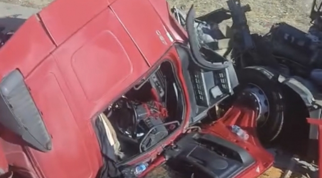 Şanlıurfa'da 2 tır çarpıştı, 1 yaralı 