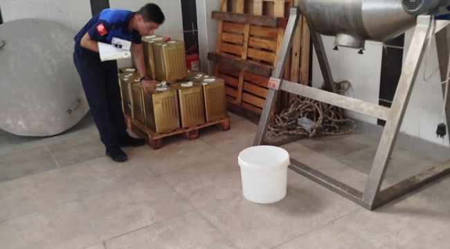Şanlıurfa'da 300 Kilogram Sade Yağa El Konuldu, Ürünler İmha Edildi
