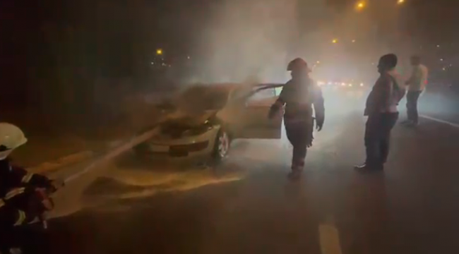 Şanlıurfa'da araç alev alev yandı