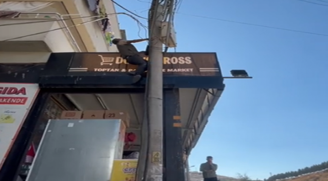 Şanlıurfa'da Elektrik Direğine Çıkan Usta Akıma Kapıldı: Durumu Ağır