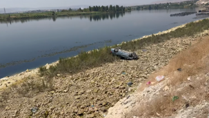 Şanlıurfa'da Otomobil Şarampole Yuvarlandı