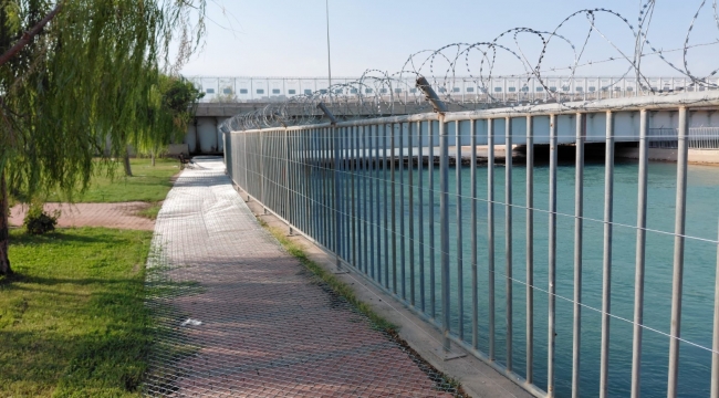 Şanlıurfa'da Tel Örgüler Kesiliyor