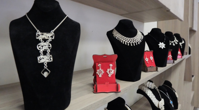 Şanlıurfalı Kadınlar Hem Sanat Öğreniyor Hem De Meslek Sahibi Oluyor