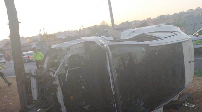 Viranşehir'de TIR  Araçları Biçip Dükkâna Girdi 3 Yaralı