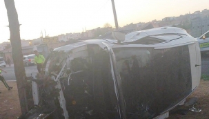 Viranşehir'de TIR  Araçları Biçip Dükkâna Girdi 3 Yaralı