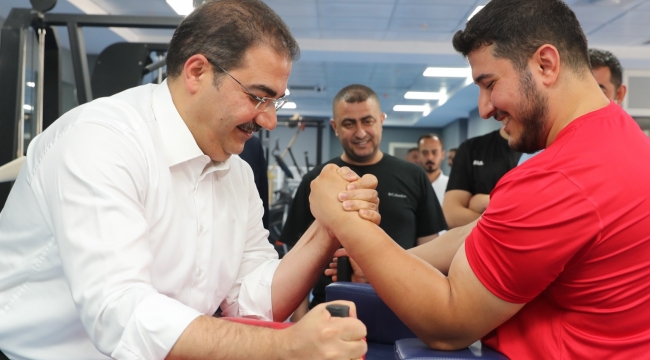 Başkan Canpolat'tan Dünya Şampiyonu Ocakoğlu'na Moral Ziyareti