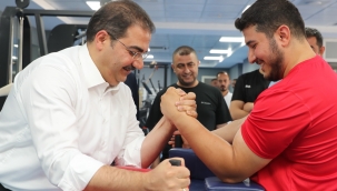 Başkan Canpolat'tan Dünya Şampiyonu Ocakoğlu'na Moral Ziyareti