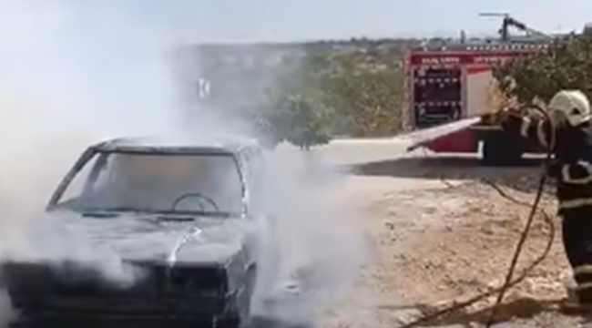 Birecik'te Park Halindeki Araç Alev Alev Yandı!