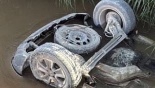 Eyyübiye'de araç kanala düştü: Baba oğul hayatını kaybetti 