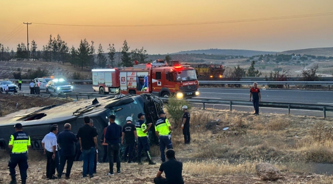 Şanlıurfa'da Yolcu Otobüs Şarampole Devrildi, 30 Yaralı