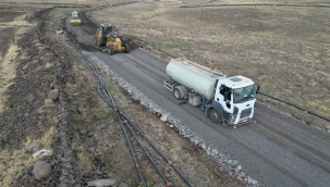 Siverek'te Kırsal Yollar Betonla Güçleniyor 
