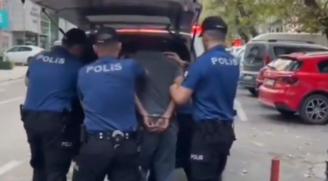 Trafikte Kadına Şiddet! Baba-Oğul Saldırganlar Yakalandı
