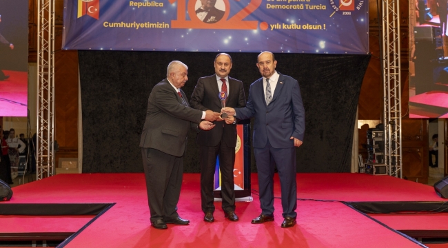 Başkan Gülpınar'a  "Yılın En Başarılı Belediye Başkanı" Ödülü