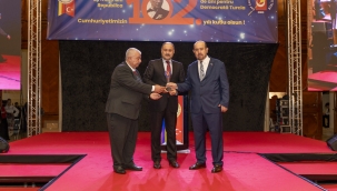 Başkan Gülpınar'a  "Yılın En Başarılı Belediye Başkanı" Ödülü