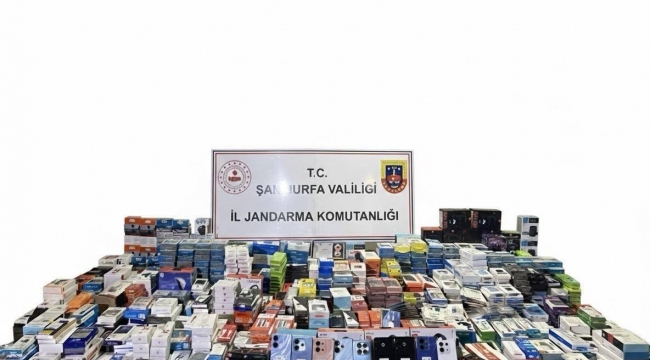 Birecik'te Kaçak Cep Telefonu ve Aksesuarlarına Baskın