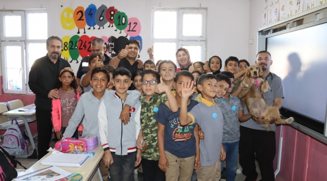 Büyükşehir Belediyesi, Minik Kalplere Hayvan Sevgisini Aşıladı 