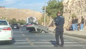 Eyyübiye'de Kontrolden Çıkan Otomobil Takla Attı: Sürücü Yaralandı