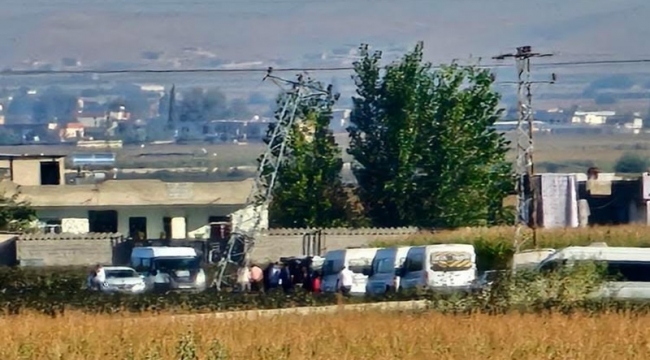 Eyyübiye'de öğrencileri taşıyan minibüs elektrik trafosuna çarptı,  4 yaralı