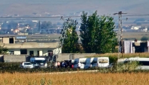 Eyyübiye'de öğrencileri taşıyan minibüs elektrik trafosuna çarptı,  4 yaralı