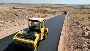 Halfeti-Bozova grup yolunda asfalt serimi çalışmalarına başladı