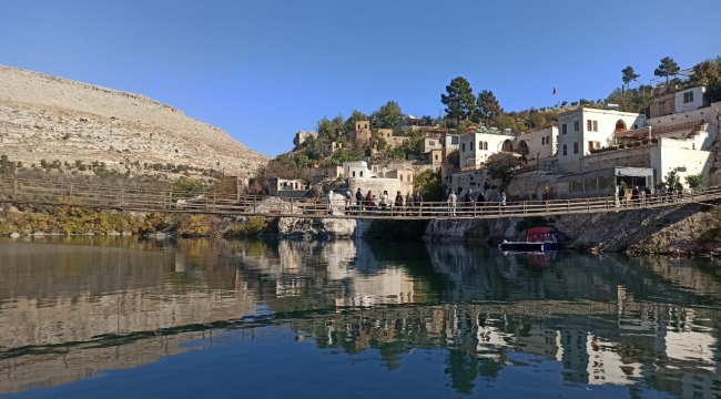 Halfeti, Sonbaharda Güzelliğiyle Büyülüyor: Turizmde Yoğun Dönem Başladı