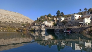Halfeti, Sonbaharda Güzelliğiyle Büyülüyor: Turizmde Yoğun Dönem Başladı
