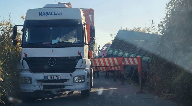 Harran'da Pamuk Yüklü Kamyon Kazası