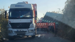 Harran'da Pamuk Yüklü Kamyon Kazası
