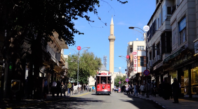 Şanlıurfa'da Divanyolu Yayalaştırma Projesi İle Tarihi Bölge Canlanıyor 