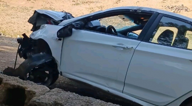 Şanlıurfa'da Otomobil Uçuruma Yuvarlandı
