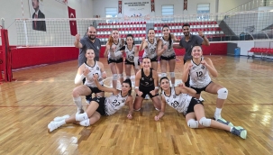 Viranşehir Kadın Voleybol Takımı, Gaziantep Merinos'u 3-0 Yenerek Namağlup Unvanını Korudu