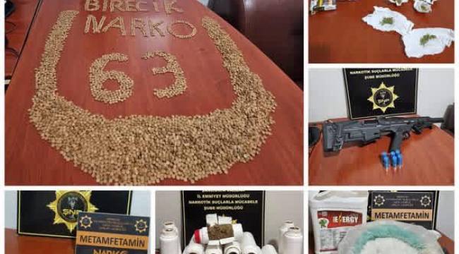 Birecik'te 5 Bin 600 Captagon ve 8 Tabanca Ele Geçirildi