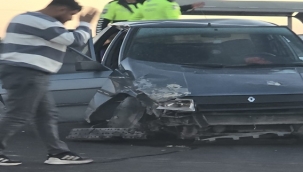 Birecik'te Minibüs ile Otomobil Çarpıştı