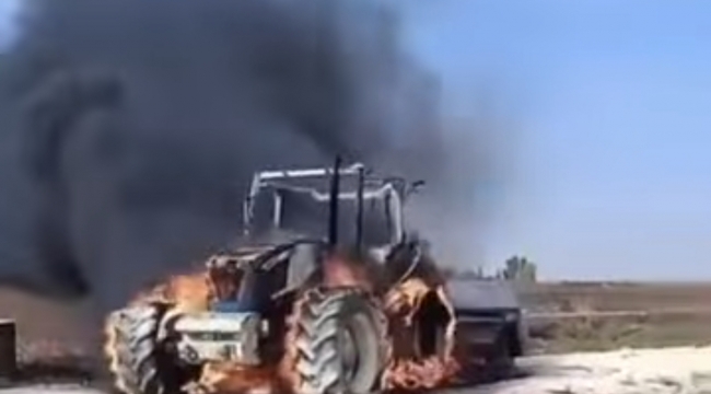 Harran'da pamuk tarlasında traktör yandı 