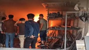 Şanlıurfa'da Atölyede Korkutan Yangın! Ekipler Zamanla Yarıştı