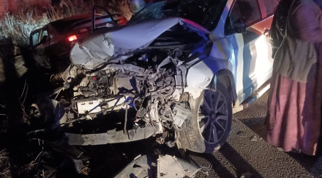 Şanlıurfa'da iki otomobilin kafa kafaya çarpıştı, 1 kişi öldü, 10 kişi yaralandı