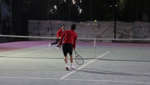 Şanlıurfa'da Öğretmenler Kortta Buluştu