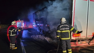 Şanlıurfa'da Salça Yüklü Tır Yandı