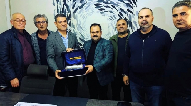 Başkan İnan'dan Başkan Özkan'a Plaket