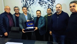 Başkan İnan'dan Başkan Özkan'a Plaket